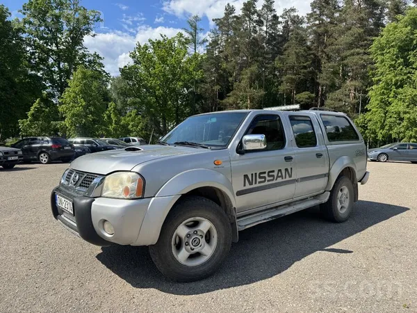 Nissan Pārdodas nissan navara ļoti laba tehniskā un labā 