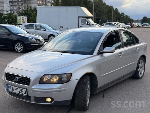 Tirgoju volvo s40 1.8 bendzins/gaze motors ellu need, manuala karba mazs deg