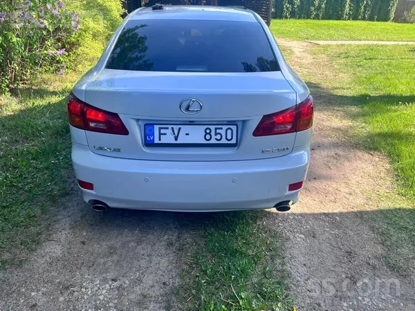 Lexus Pardodu lexus is250 ar 2.5bendzina motoru, automat