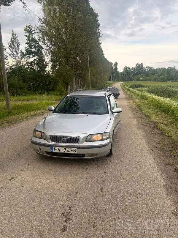 Pārdodu Volvo V70 2.4d 120kw ar motora defektu, auto tehniska apskate lidz 2