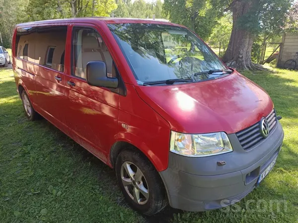 Volkswagen Labs auto, braukšanas kārtībā, tikko izieta tehnis