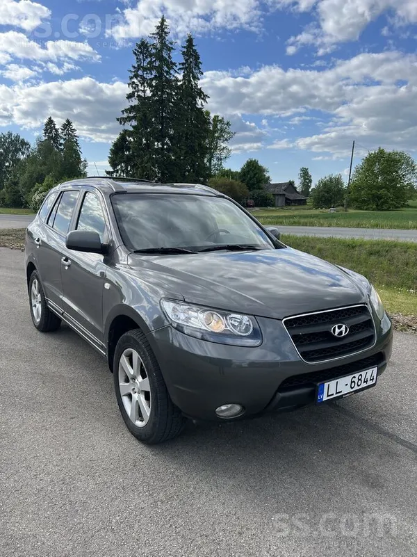 Hyundai Tiek pārdots ērts ģimenes auto. 
