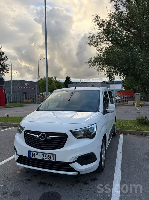 Opel Combo Life ar 1.5 litru dīzeļdzinēju un manuālo tr