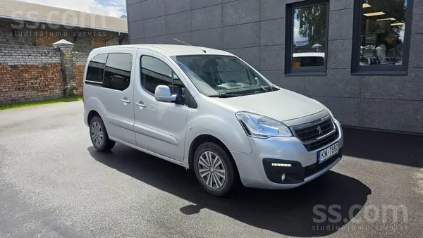 Peugeot Uzņēmums pārdod Peugeot Partner automašīnu. Cenā i