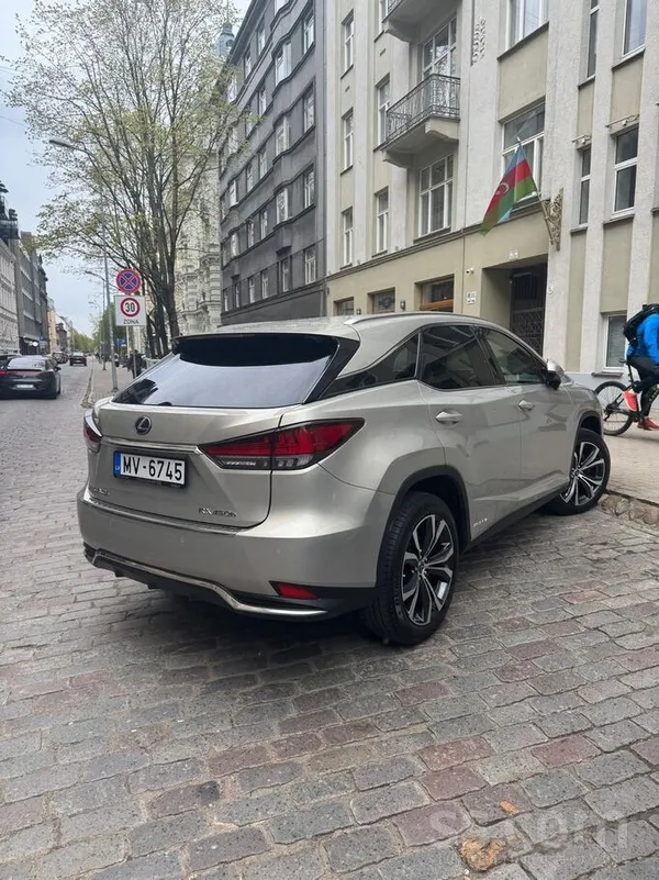 Lexus Lexus 450h приобретён новым у официального дилера 