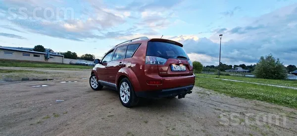 Mitsubishi Pardodu ļoti uzticamu un dinamisku auto. Visas eks