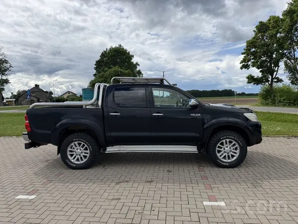 Toyota Hilux 3.0D, 4D, automātiskā ātrumkārba. 