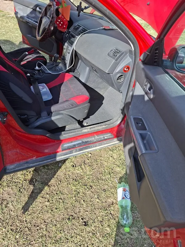 Volvo Pārdodu vai mainu volvo v50 ar tiko izietu jaunu t