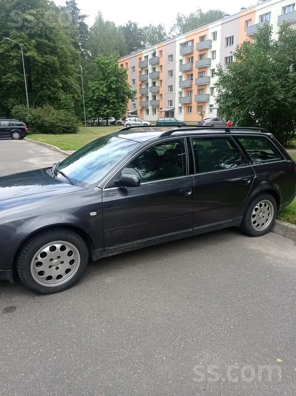 Pārdod auto ar motora defektu. Ir rūsa. Diski un riepas labas R16.
