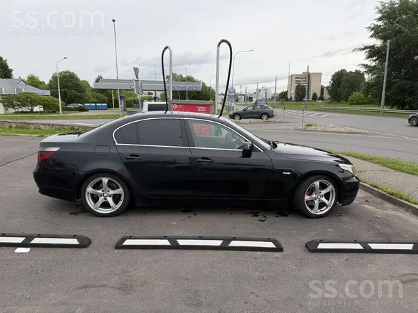 BMW Продаётся BMW E60 Автомобиль на ходу, двигатель ра