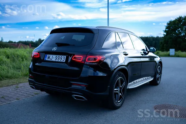 Mercedes Cena norādīta ar Pvn. Ļoti labi aprīkots Mercedes