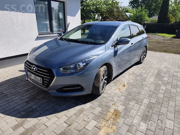 Hyundai Pardodu labu automašīnu ar bagātīgu aprīkojumu. Vi