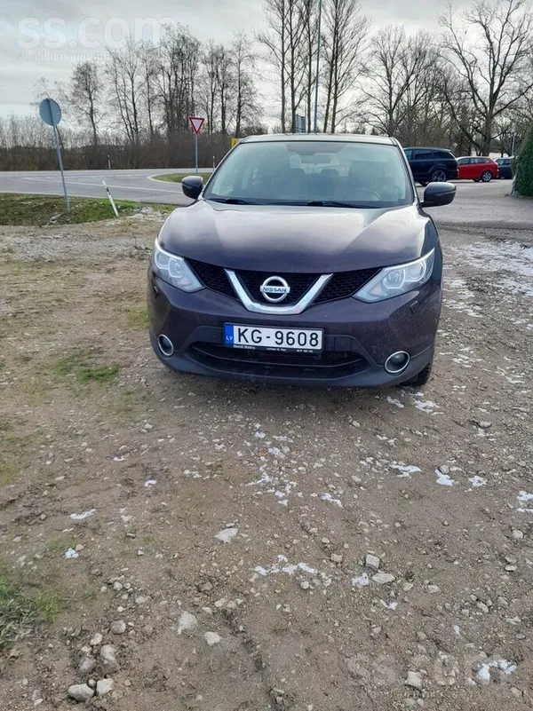 Nissan Uzņēmums pārdod vieglo automašīnu Nissan Qashqai. 