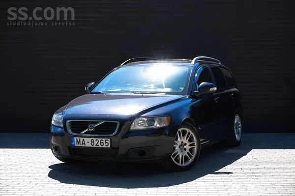 Volvo Volvo V50 2009. gada 2.4 dīzelis ar manuālo transm