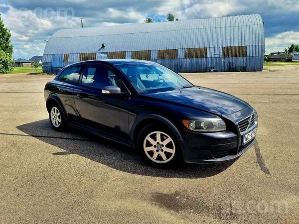 Volvo Auto labā tehniskā un vizualā stāvokli . Apkopes v