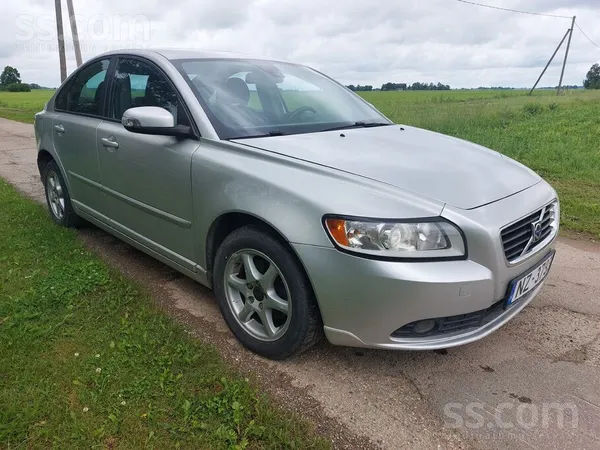 Volvo Pārdodu ekonomisku Volvo s40.