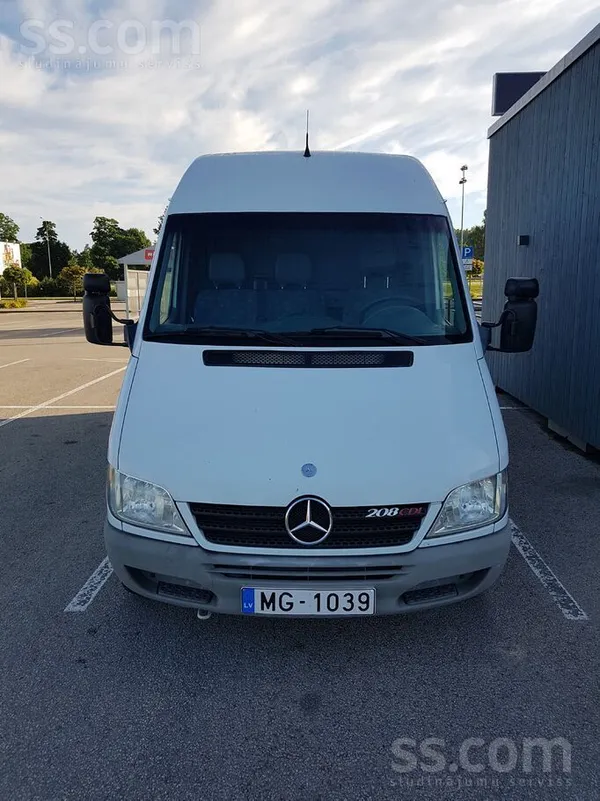 Mercedes Pārdodu Mercedes Sprinter 208. Latvijā nav braukts