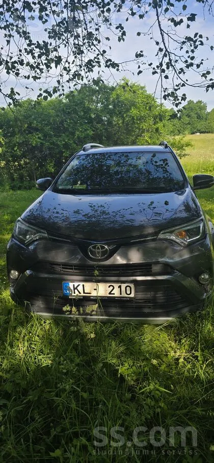 Toyota Хорошее состояние. Обслуживается в Wess Motors. Ко