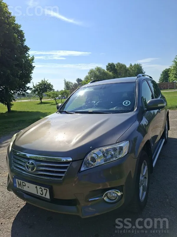 Toyota Pārdodu labā stāvoklī esoṣ̌u Rav4.Labas m+s riepas