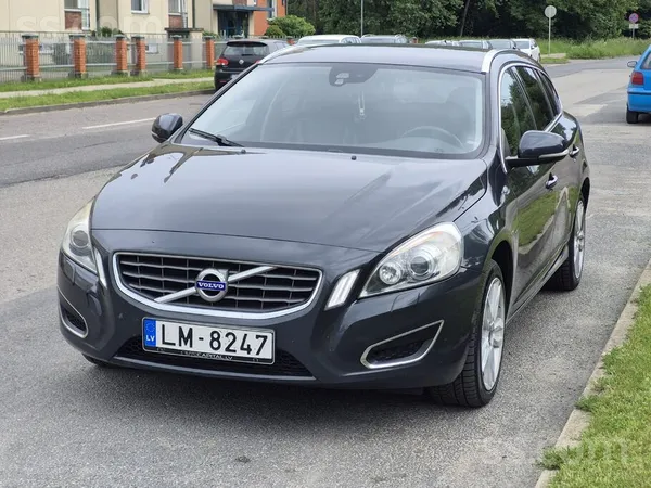 Volvo Pārdodu v60 120kw. D4, 5 cilindru dzinējs. 
