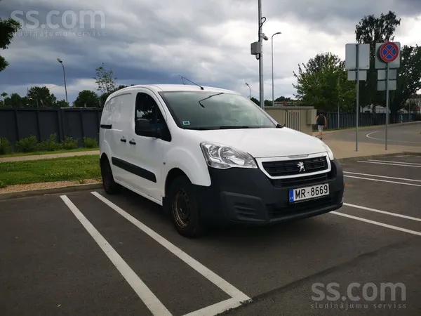 Peugeot Uzņēmums pārdod ekonomisku un labi uzturētu Peugeo