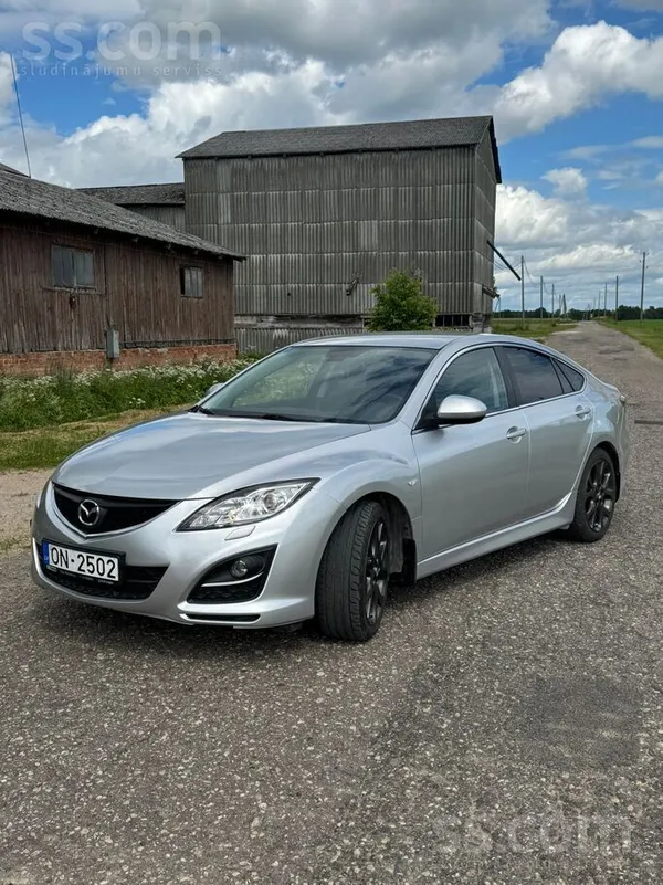 Mazda Labdien , uz tirgu laižam skaistu , koptu auto ar 