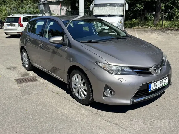 Toyota Хороший авто с оригинальным небольшим пробегом. Св
