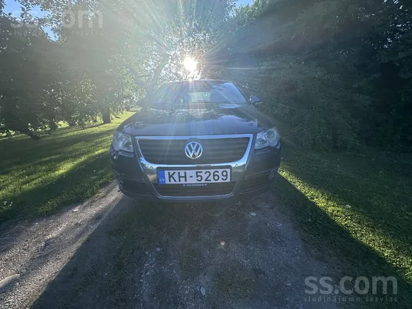 Volkswagen Pārdod ekonomisku auto, ir vizuāli defekti.