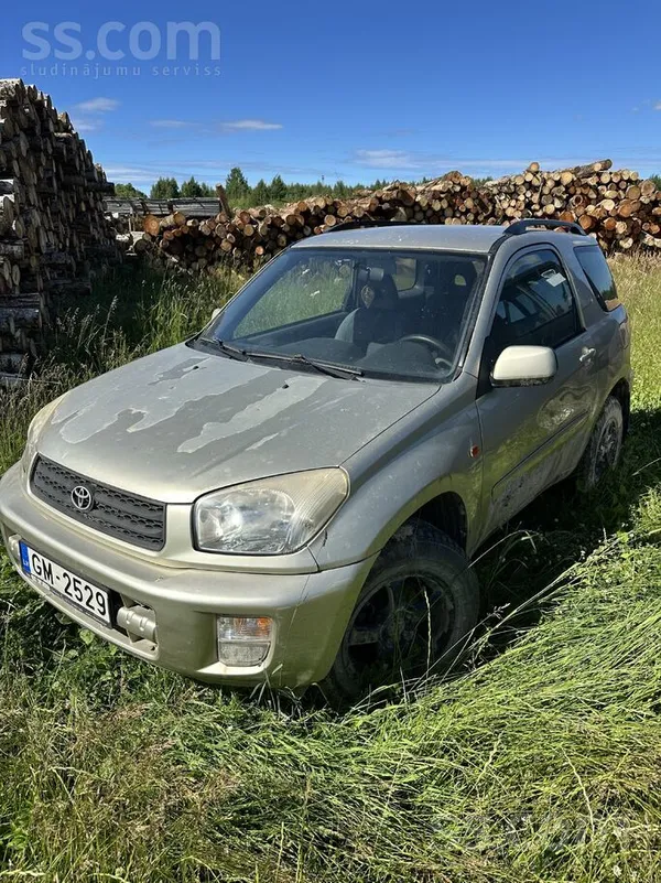 Toyota Rav4 2000 1.8i 92kw. 
TA 01.2027.
Rūc, brauc, bremzē. 
Vecais neno