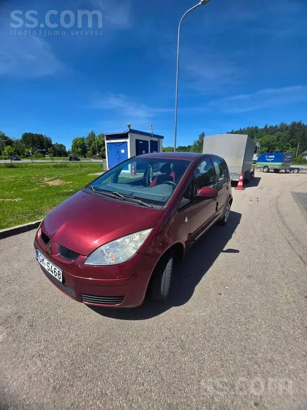 Mitsubishi Ekonomisks pilsētas auto, lēts ekspluatācijā. 