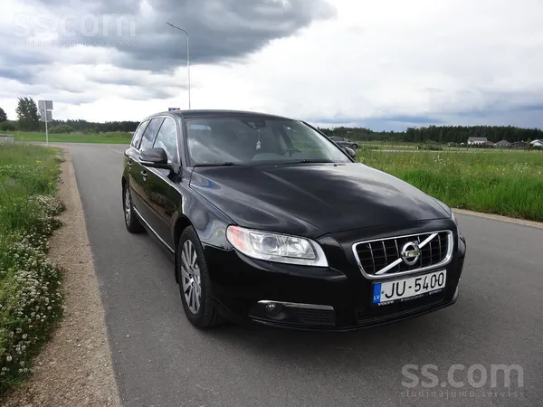 Volvo Pārdod Volvo V70 D3, aprikots ar R17 diski ar vasa
