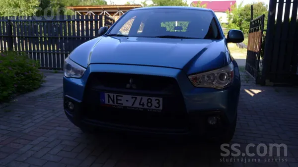 Mitsubishi Pārdodu. Ērtu, ekonomisku un lētu ekspluatācijā au