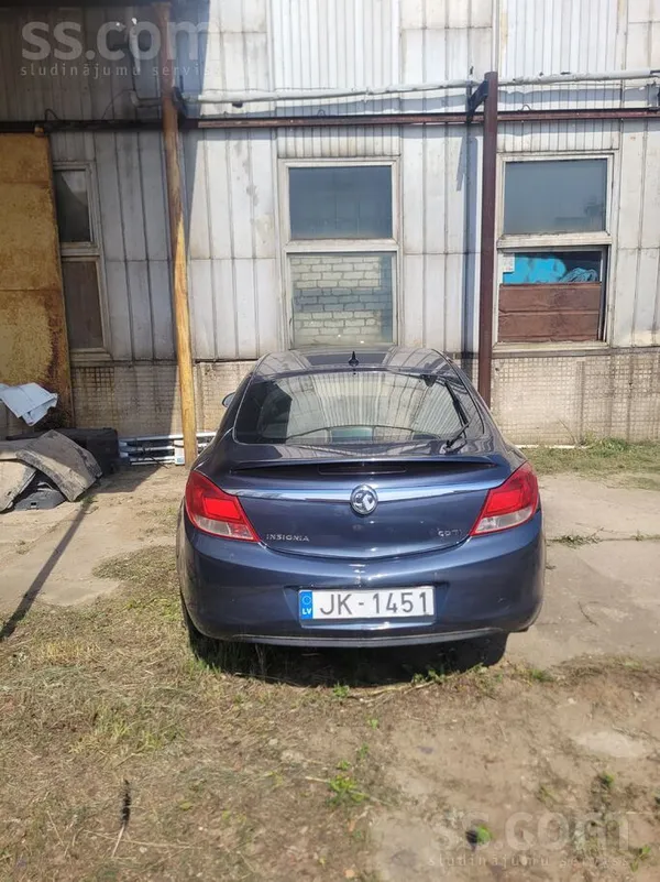 Opel Auto ar dzineja defektu.