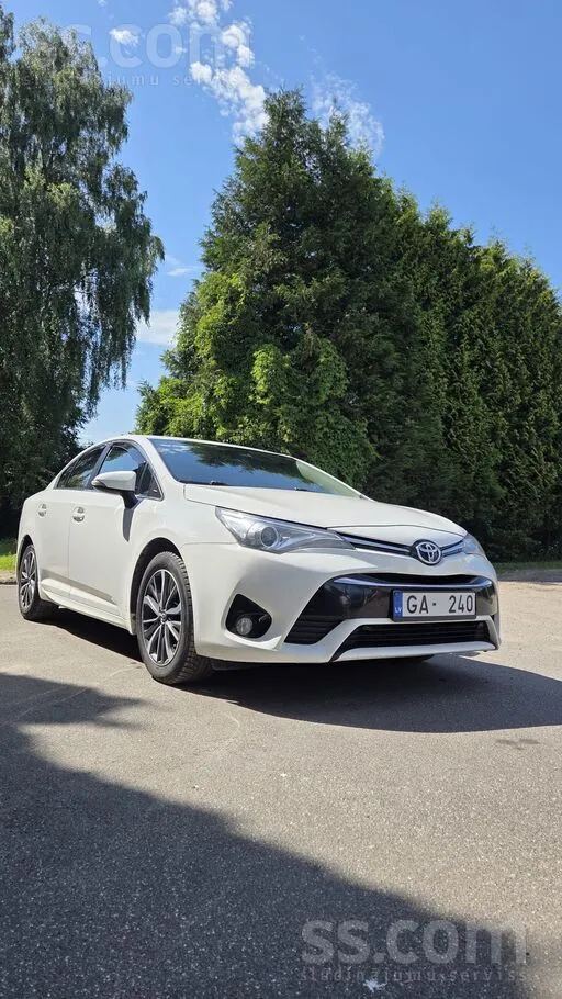 Toyota Pārdodu koptu un uzticamu ģimenes auto- Toyota Ave