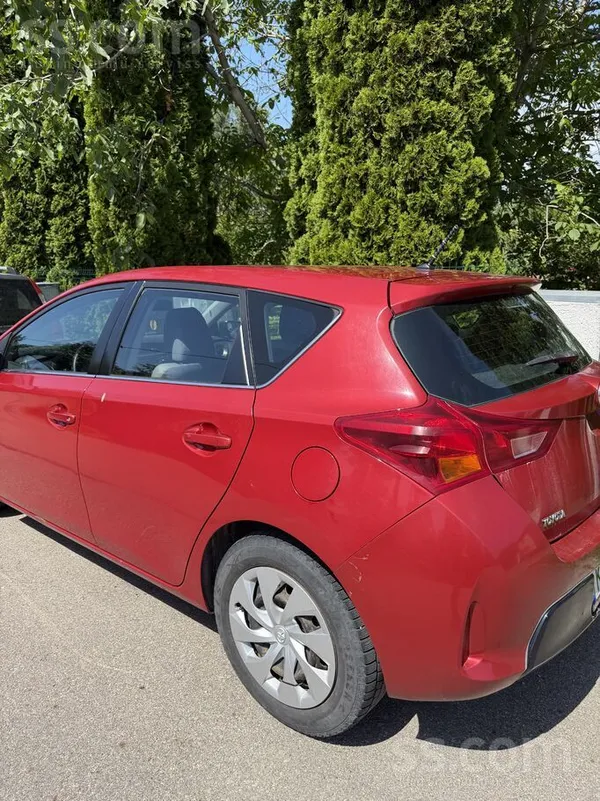 Toyota Pārdodu ērtu un ekonomisku auto Toyota Auris, 2013