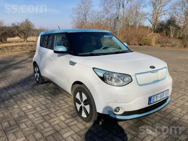 Auto ļoti labā stāvoklī, gan vizuāli, gan tehniski. 
Soh 96%
Ar vienu uzlā