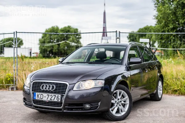 Audi Audi A4 ar 2.0 Tdi dīzeļdzinēju un automātisko ātr