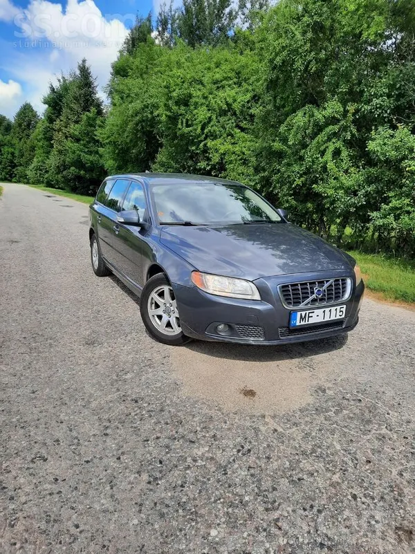 Volvo Volvo V70, 2.4D, ar manuālo pārnesumkārbu.