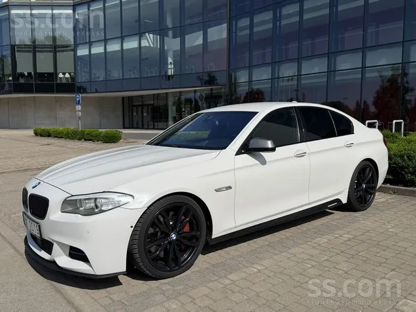 BMW BMW M550 xDrive 280 kW Alpinweiss Iii Максимальная