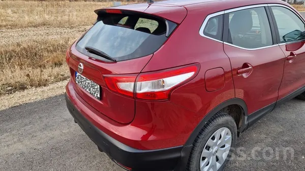Pārdod labu automasīnu ar ātrumkārbas defektu un mazu nobraukumu. Tehniskās