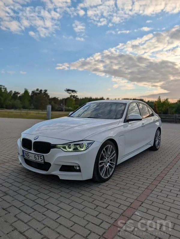 BMW BMW F30 330e Plug-In Hybrid. 