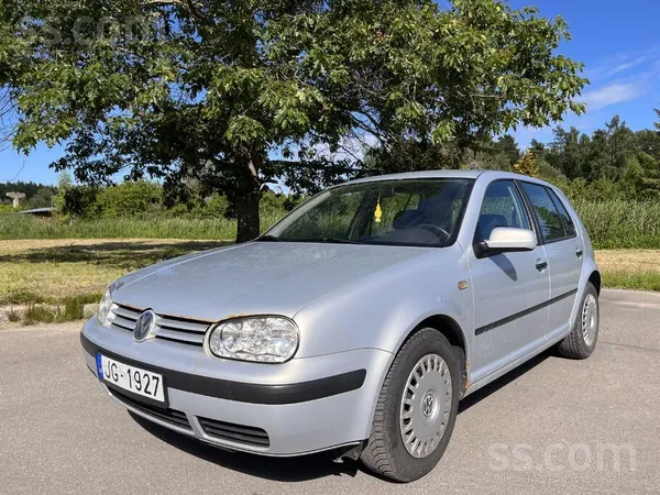 Volkswagen VW Golf IV 1.6 benzīns. Auto savam vecumam labi sa