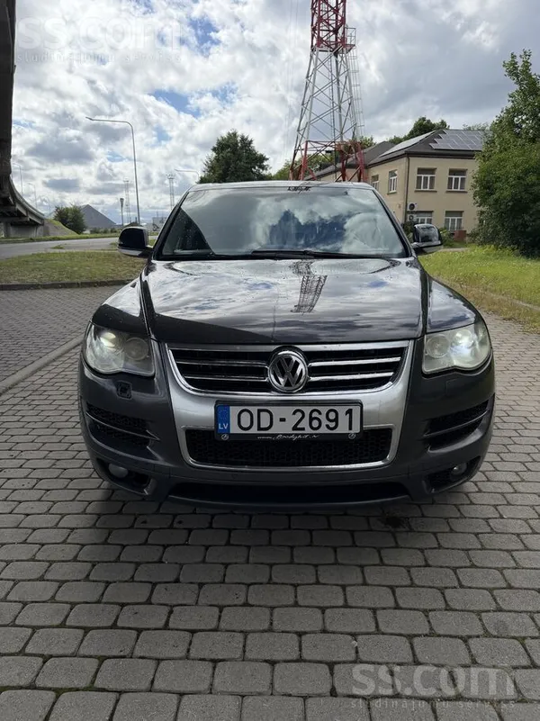 Volkswagen Pārdod Touareg. 3.0tdi 165kw