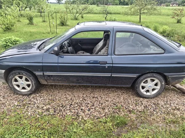 Pardod celamu Fordu.
Cena 350+nodokla parads 200€
Fords uz metala Diskiem.