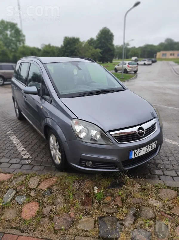 Opel Pārdod automašīnu, mašīnai ir vizuāli defekti un š