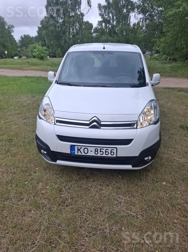 Pārdodas ļoti sakarīgs auto, rūsas praktiski nav. Labas M+S riepas, ekoloģij