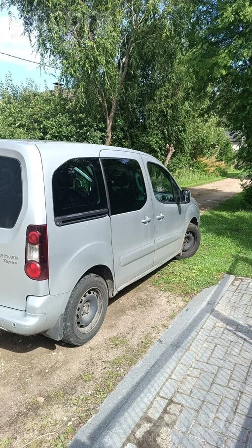 Peugeot Продаю машину в нормальном техническом состоянии. 
