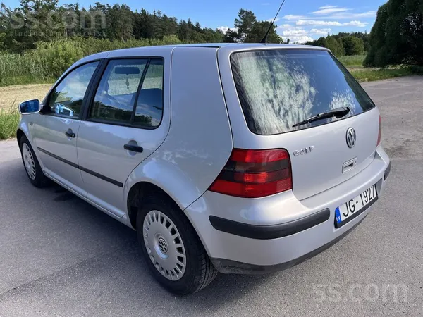 Volkswagen VW Golf IV 1.6 benzīns. Auto savam vecumam labi sa