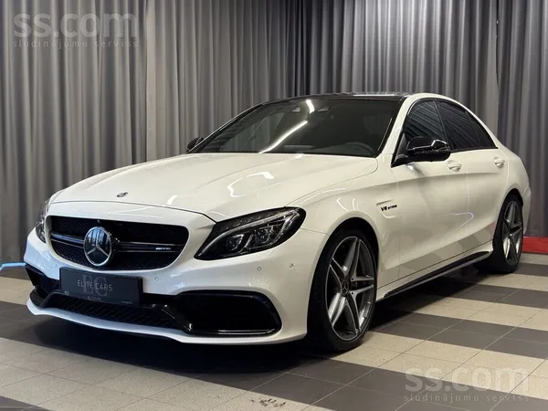 Mercedes C63 AMG - 1