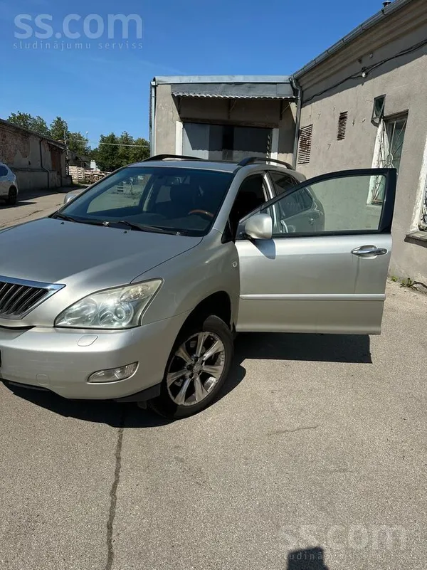 Lexus Продаю автомобиль в хорошем техническом состоянии,